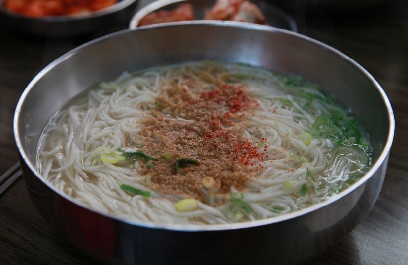 잔치국수 먹는 꿈